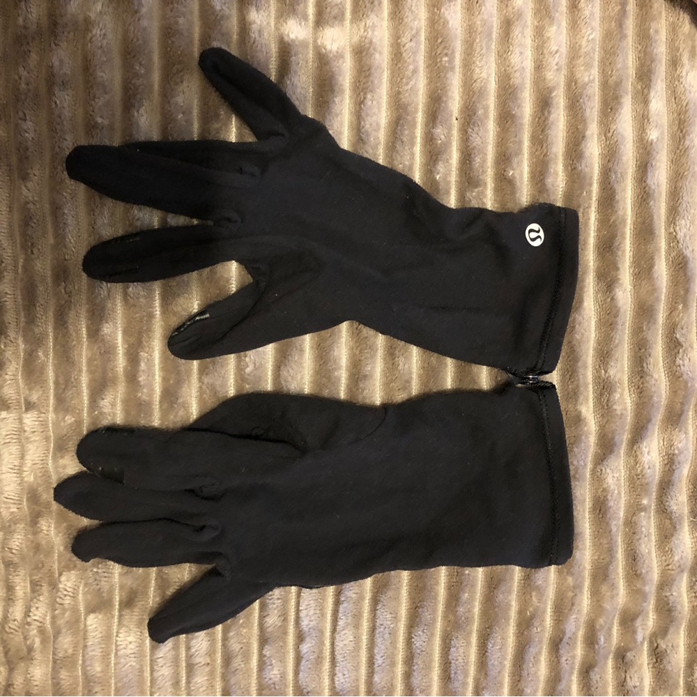 Black Lululemon touch screen gloves.